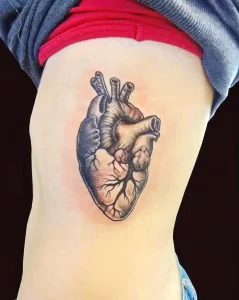 Фото тату сердце на ребрах 02.01.22 №0010 - tattoo heart - tattoo-photo.ru