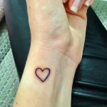 Фото тату сердце на руке 02.01.22 №0009 - tattoo heart - tattoo-photo.ru