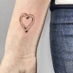 Фото тату сердце на руке 02.01.22 №0011 - tattoo heart - tattoo-photo.ru