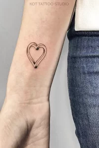 Фото тату сердце на руке 02.01.22 №0011 - tattoo heart - tattoo-photo.ru