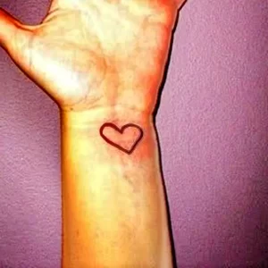 Фото тату сердце на руке 02.01.22 №0017 - tattoo heart - tattoo-photo.ru