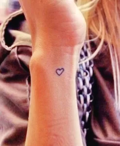 Фото тату сердце на руке 02.01.22 №0023 - tattoo heart - tattoo-photo.ru
