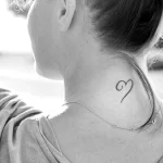 Фото тату сердце на шее 02.01.22 №0005 - tattoo heart - tattoo-photo.ru