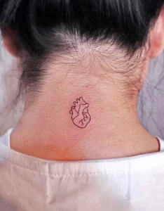 Фото тату сердце на шее 02.01.22 №0006 - tattoo heart - tattoo-photo.ru