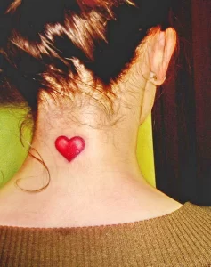 Фото тату сердце на шее 02.01.22 №0014 - tattoo heart - tattoo-photo.ru