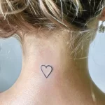 Фото тату сердце на шее 02.01.22 №0023 - tattoo heart - tattoo-photo.ru