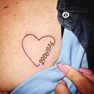 Фото тату сердце с датой 02.01.22 №0003 - tattoo heart - tattoo-photo.ru