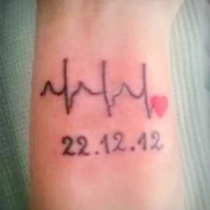 Фото тату сердце с датой 02.01.22 №0005 - tattoo heart - tattoo-photo.ru
