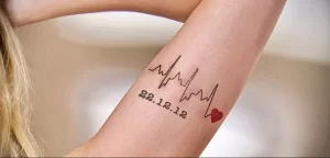 Фото тату сердце с датой 02.01.22 №0006 - tattoo heart - tattoo-photo.ru