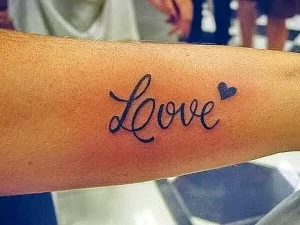 Фото тату сердце с надписью 02.01.22 №0009 - tattoo heart - tattoo-photo.ru