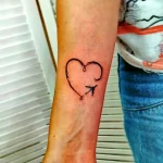 Фото тату сердце с самолетом 02.01.22 №0011 - tattoo heart - tattoo-photo.ru