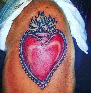 Фото тату сердце цветное 02.01.22 №0002 - tattoo heart - tattoo-photo.ru