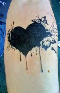 Фото тату черное сердце 02.01.22 №0016 - tattoo heart - tattoo-photo.ru