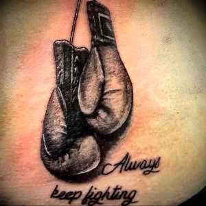 Фото тату боксерские перчатки 30.07.22 №0024 - tattoo boxing gloves - tattoo-photo.ru