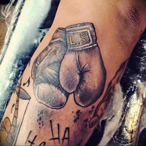 Фото тату боксерские перчатки 30.07.22 №0145 - tattoo boxing gloves - tattoo-photo.ru