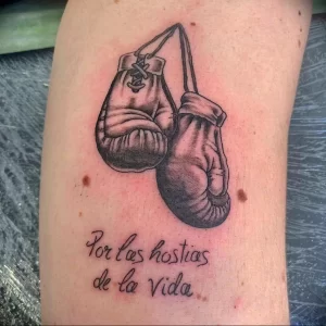 Фото тату боксерские перчатки 30.07.22 №0008 - tattoo boxing gloves - tattoo-photo.ru