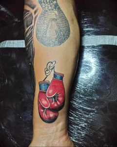 Фото тату боксерские перчатки 30.07.22 №0031 - tattoo boxing gloves - tattoo-photo.ru