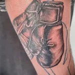 Фото тату боксерские перчатки 30.07.22 №0042 - tattoo boxing gloves - tattoo-photo.ru