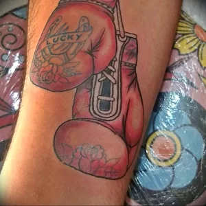 Фото тату боксерские перчатки 30.07.22 №0088 - tattoo boxing gloves - tattoo-photo.ru