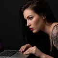 Красивая модель с татукартинка на тему игры 11072025 №02 - tatufoto.com