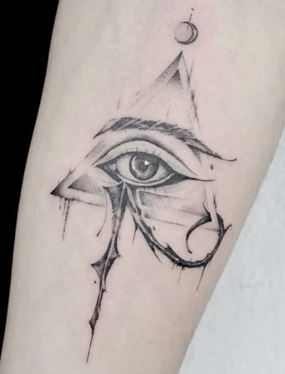 Пример рисунка тату Глаз Гора (Уаджет) №39 - tattoo-photo.ru