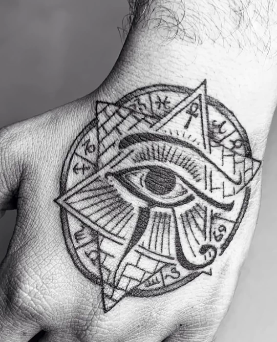 Пример рисунка тату Глаз Гора (Уаджет) №44 - tattoo-photo.ru