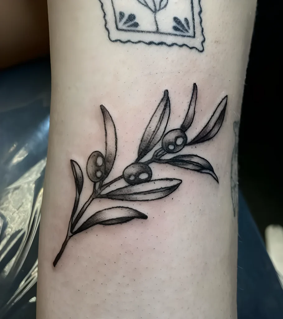 тату-оливковая-ветвь-пример-рисунка-тату-для-tattoo-photo-ru-10