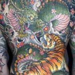 фото тату тигр и дракон 07.12.2018 №020 - tattoo tiger and dragon - tattoo-photo.ru