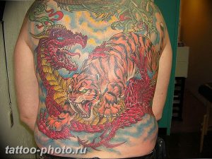 фото тату тигр и дракон 07.12.2018 №052 - tattoo tiger and dragon - tattoo-photo.ru