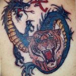 фото тату тигр и дракон 07.12.2018 №091 - tattoo tiger and dragon - tattoo-photo.ru
