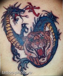 фото тату тигр и дракон 07.12.2018 №091 - tattoo tiger and dragon - tattoo-photo.ru