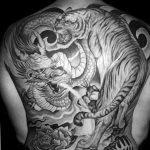 фото тату тигр и дракон 07.12.2018 №004 - tattoo tiger and dragon - tattoo-photo.ru