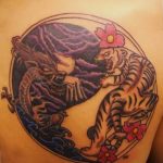 фото тату тигр и дракон 07.12.2018 №013 - tattoo tiger and dragon - tattoo-photo.ru