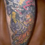 фото тату тигр и дракон 07.12.2018 №024 - tattoo tiger and dragon - tattoo-photo.ru