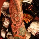 фото тату тигр и дракон 07.12.2018 №037 - tattoo tiger and dragon - tattoo-photo.ru