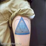фото тату треугольник с кругом 11.12.2018 №017 - triangle with - tattoo-photo.ru